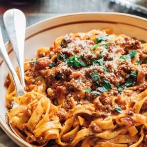Bolognese Pasta w/ Voltage Garlic Bread
