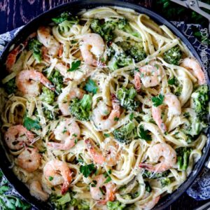 Shrimp Fettuccini Alfredo w/ Votage Baguette Garlic Bread